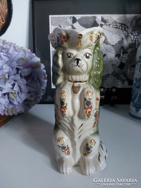 Nagyon ritka, angol, kutyát formázó, virágokkal díszített magas kerámia, fajansz kancsó 25,5 cm