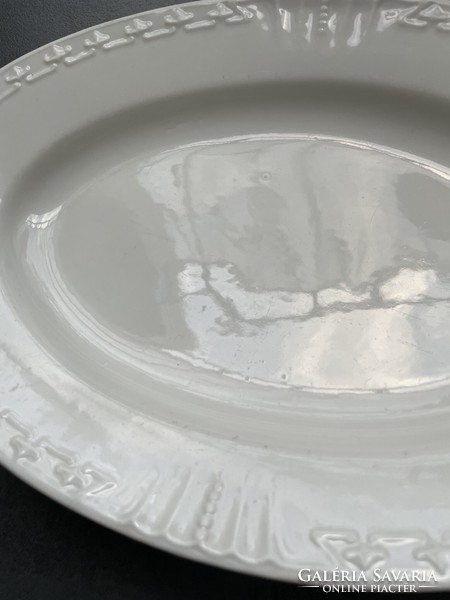Nagyon szép régi kínáló tál, fehér porcelán anyagában mintás