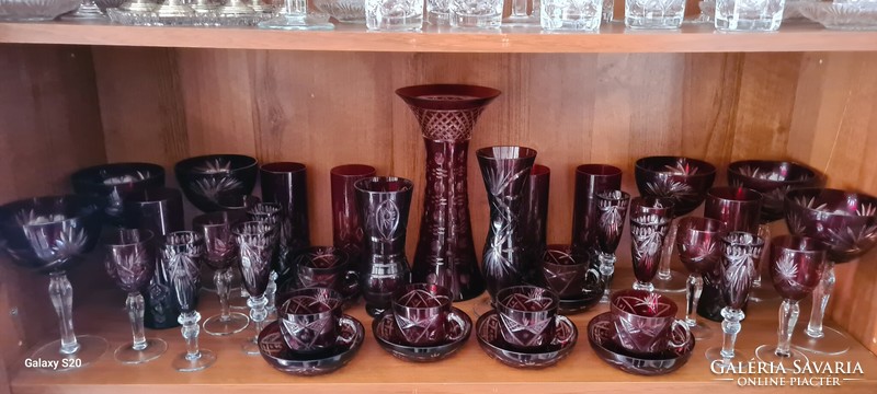 Burgundy glass set