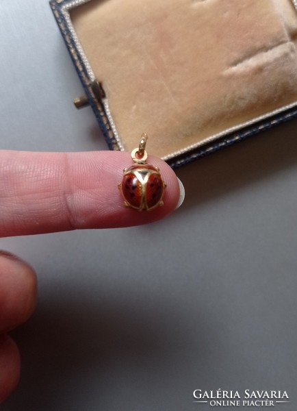 18K gold ladybug pendant - ladybug
