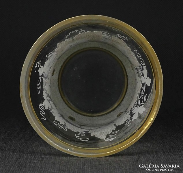 1O917 Antik századelei szőlőleveles maratott üveg borospohár 11.3 cm