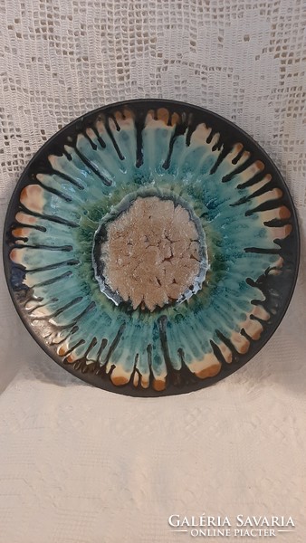 Gyönyörű nagyméretű jelzett kerámia tányér csodás színekkel 32 cm átmérőjű