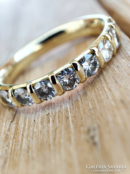 18K arany hagyományos évfordulóra emlékgyűrű ragyogó gyémántokkal 0,88Ct. gyémánt