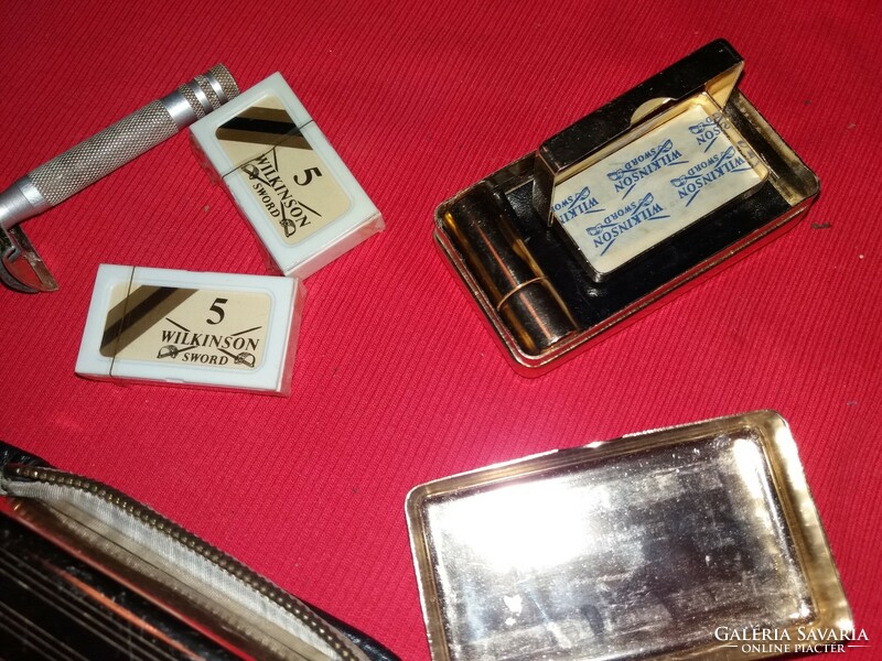 Antique self-razor set in leather case with metal boxes with accessories very complete according to the pictures