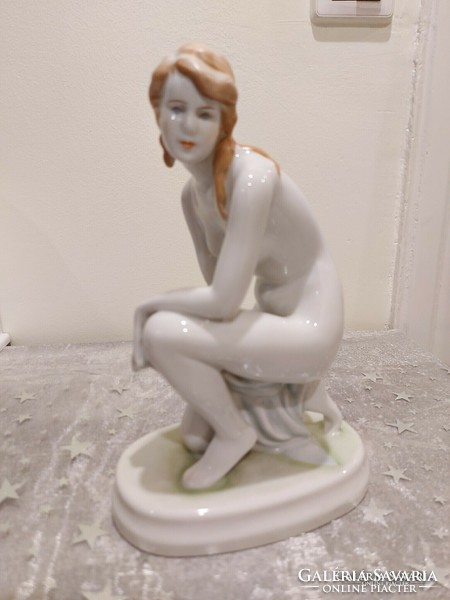 Zsolnay porcelán,női akt szobor