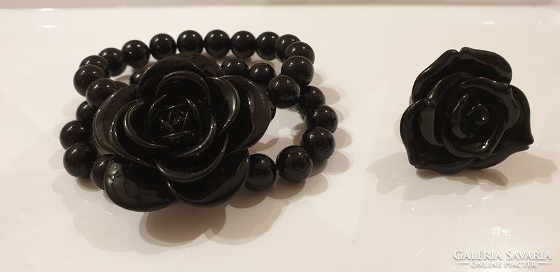 Karkötő és gyűrű,fekete rózsás szett