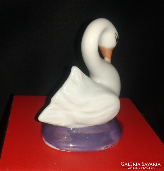 Porcelain swan / figure sculpture