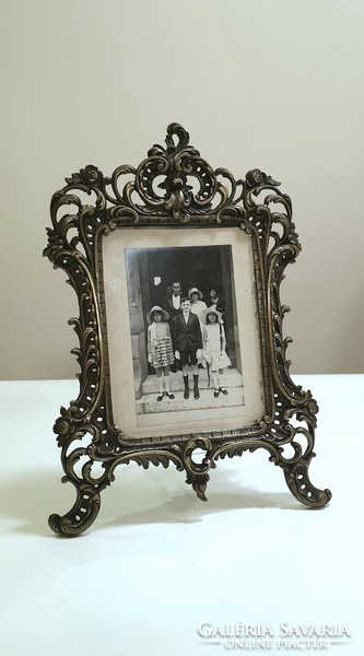 Bronze picture frame, photo frame, picture holder, photo holder in original condition from the 19th century. From the end of the century