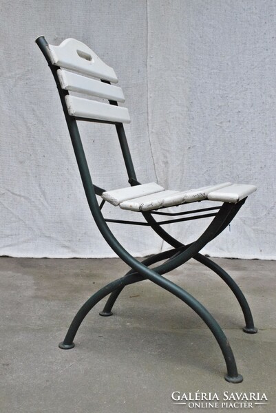 Iron chair, bent pipe, slatted seat, foldable, normal size 1 pc.