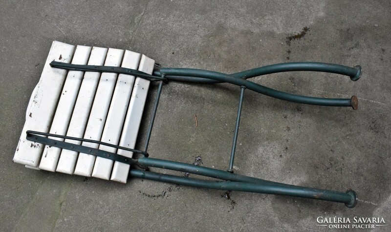 Iron chair, bent pipe, slatted seat, foldable, normal size 1 pc.