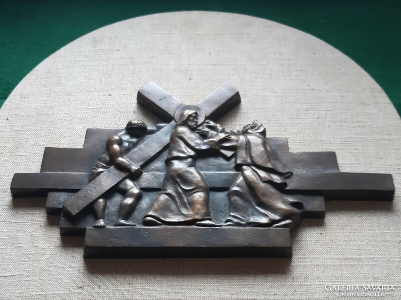 Tibor Duray: Jesus meets the Holy Mother, bronze relief