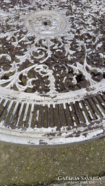 Aluminum die-cast decorative garden table