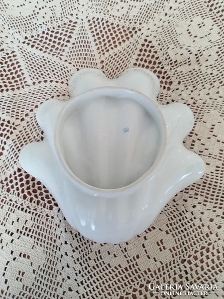 Óherend shell-shaped serving bowl, centerpiece