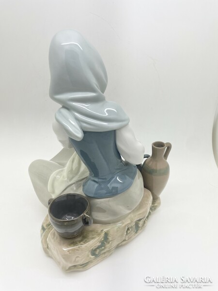 Lladro Spanish porcelain figurine girl with scarf and jugs 22cm