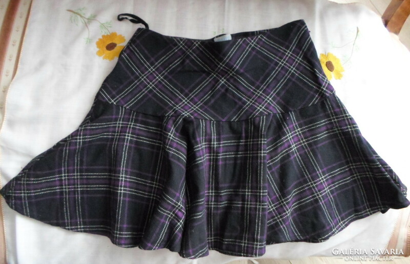 Női rövid szoknya 1.: lila-fekete kockás, gyapjú (Oasis)