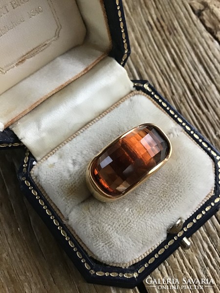 Swarovski aranyozott csiszolt kristályköves gyűrű M-es