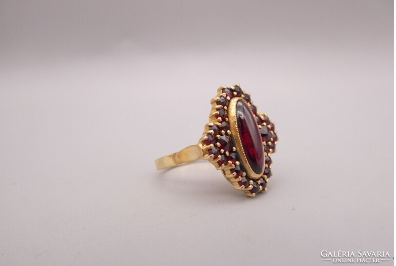Silver ring gilded with garnet stones
