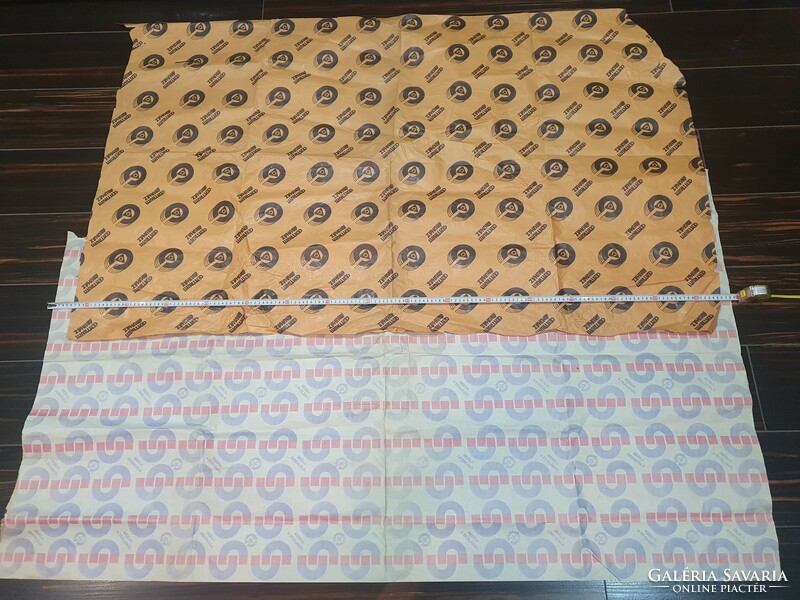 Very retro wrapping papers from the 50s, scale center pioneer
