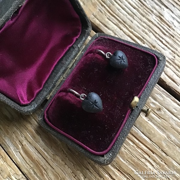 Silver mourning earrings with antique gagat stones