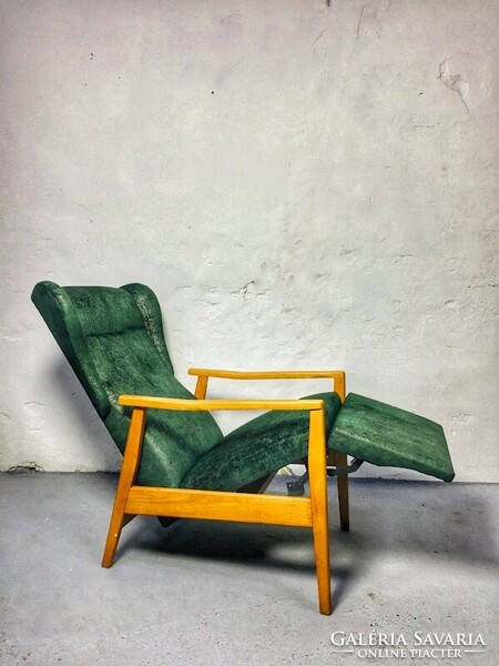 Mid century vintage green velvet upholstered lounge chair with armrests 1960's - 50652