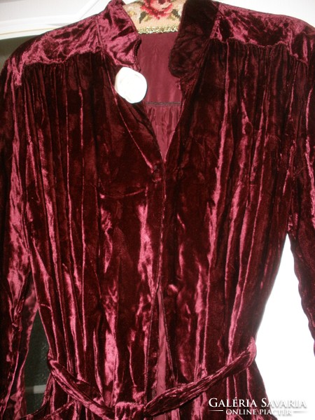 Elegant silk-velvet robe, burgundy