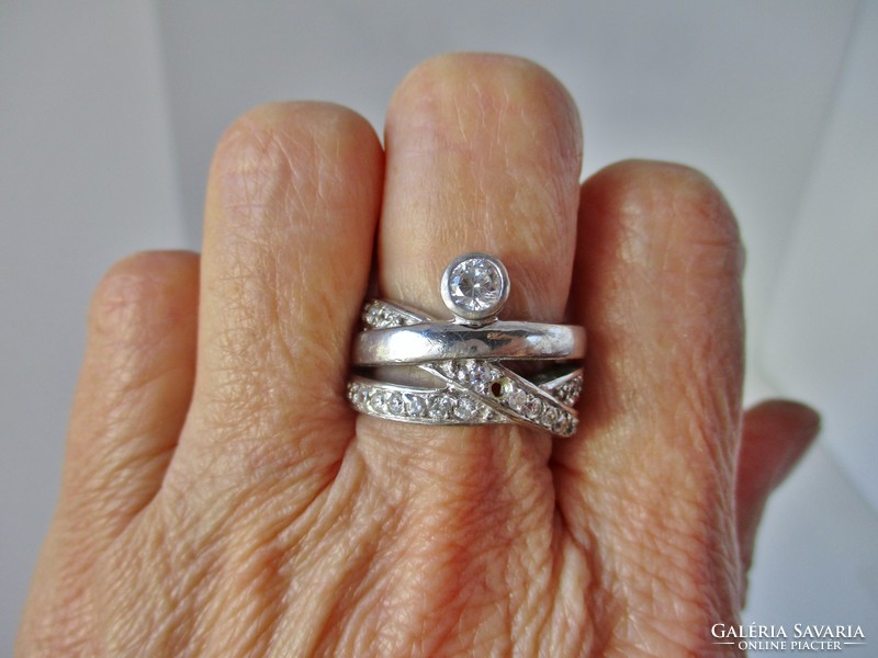 Elegant art deco silver ring with white stones