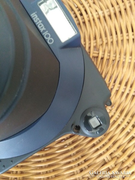 Fuji Film instax 100 - kamera 95 mm-es, F14 objektívvel