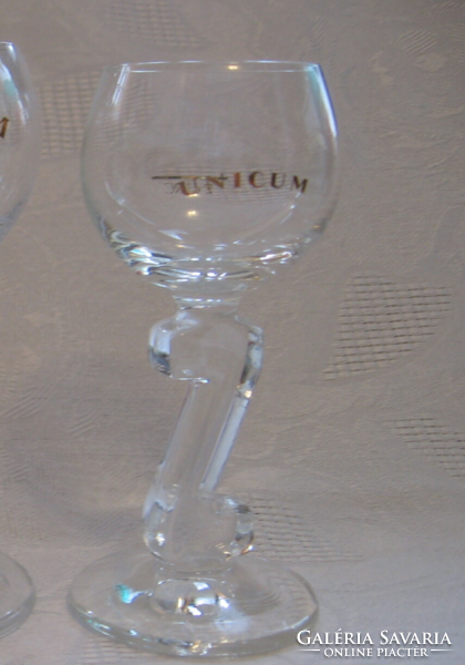 Unicum rövid italos talpas pohár