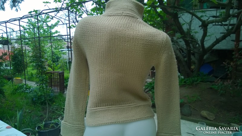 Hazel cardigan-sweater with an interesting solution s-m
