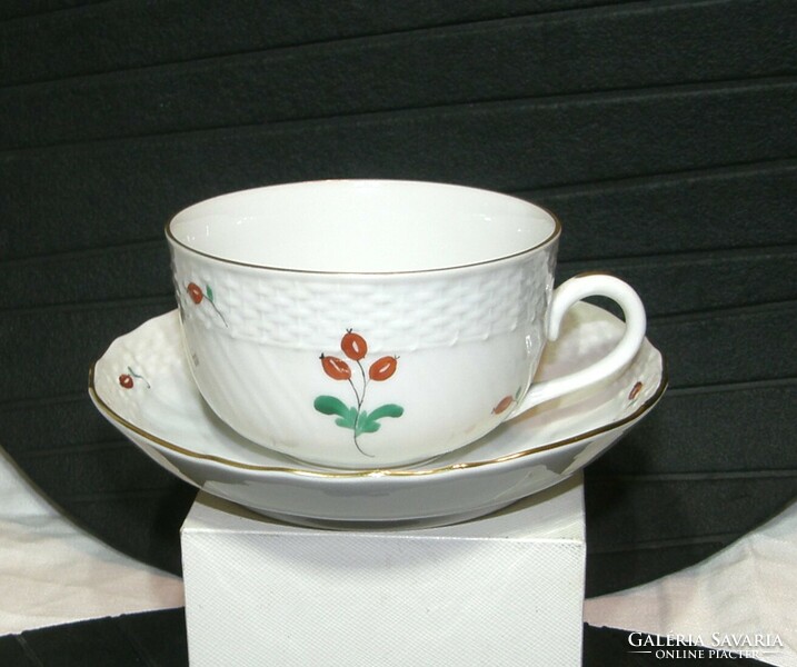 Herend tea set with rosehip pattern - 6 cups with base