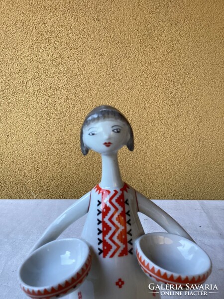 Sérült hollóházi tálas lány porcelán figura 20 cm.