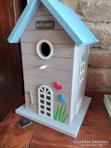 There are 4 birdhouses in the bird feeder collection