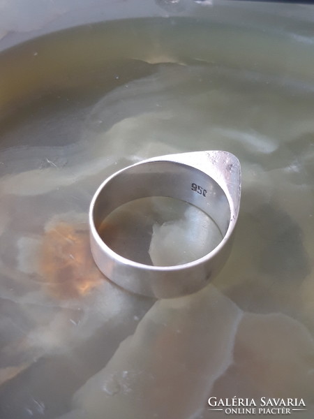 Eritrin kőberakásos 950- es ezüst gyűrű - 60- as méret