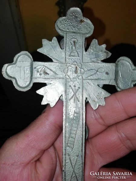 Antique crucifix in the condition shown in the pictures