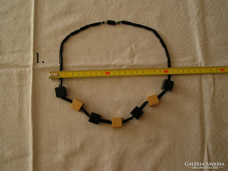 Retro wooden necklace - 3 pcs