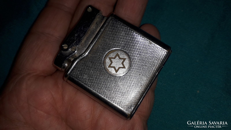 Régi héber csillaggal gravírozott IBELO - WEST GERMANY - fém burkolatú öngyújtó a képek szerint