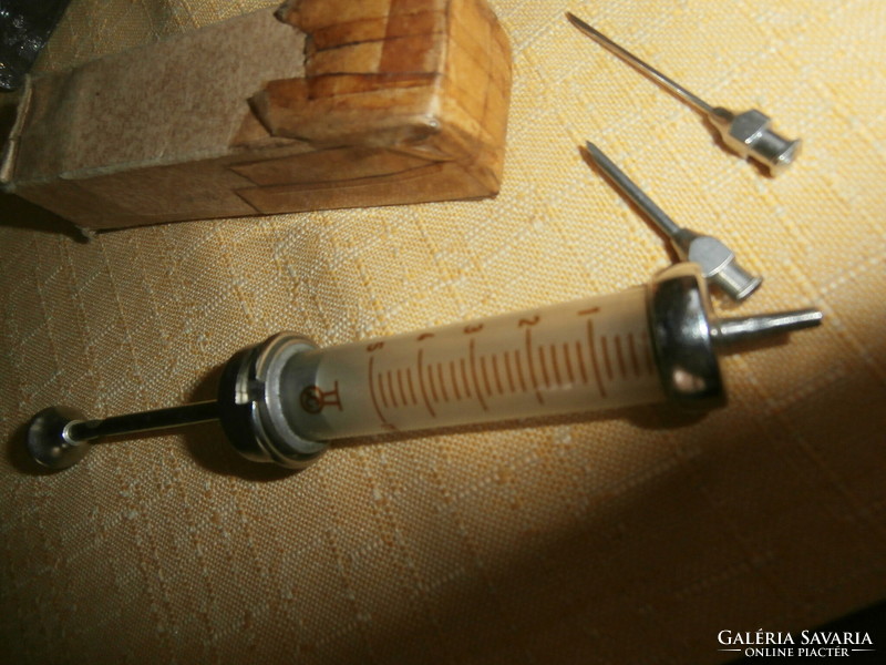 Üveg injekciós fecskendő+tű 70-es évekből
