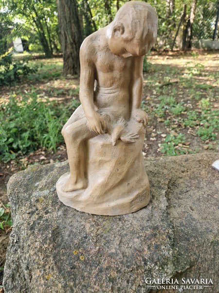 Sztankó Gyula Ungvári szobrászművész terrakotta szobra fiú madárkával szignált