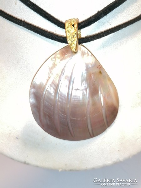 Mother of pearl pendant (864)