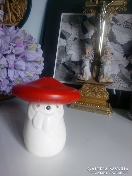 Cute, old, plastic mushroom-shaped bush 12 cm high, 11.5 cm diameter
