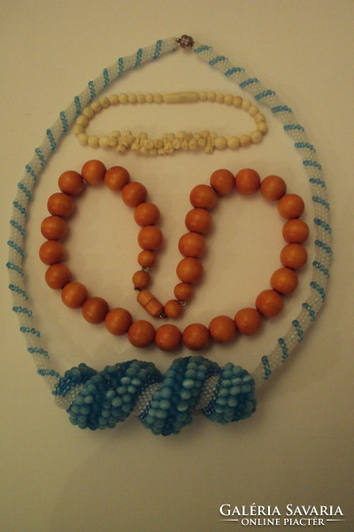 3 db.bizsu (egyben)---különleges fűzött kék medálos gyöngy,narancs fagyöngy,faragott karkötő.
