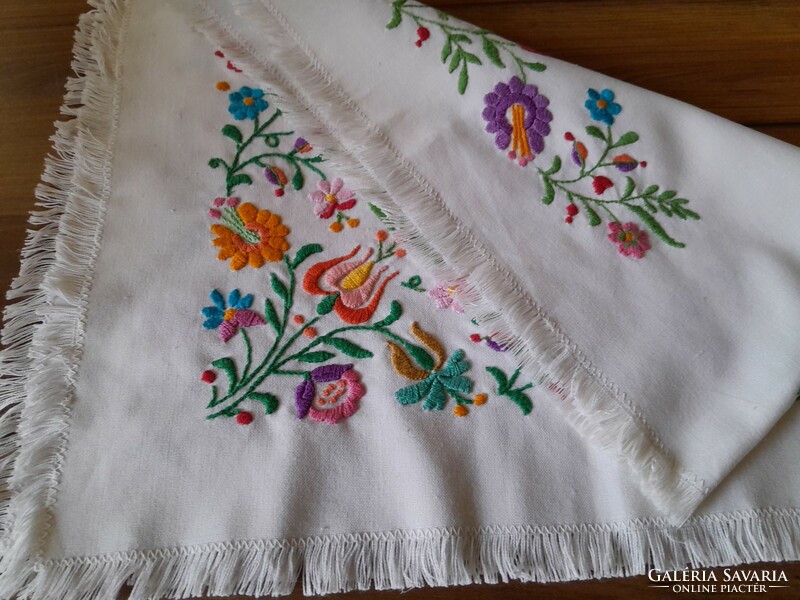 Embroidered tablecloth 35 x 82 cm 2000 ft