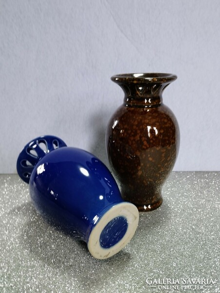 A pair of small-sized vases with a perforated pattern