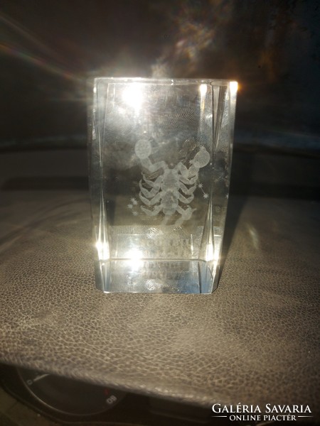 Lézergravírozott Skorpió csillagkép, 8x5x5 cm, súlyos üvegtömb