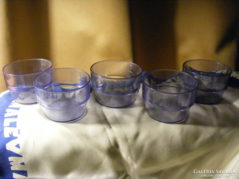 5 Mallow plastic bowls or glasses