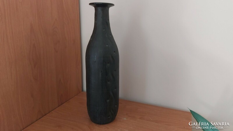 (K) unique black ceramic vase approx. 39 cm high