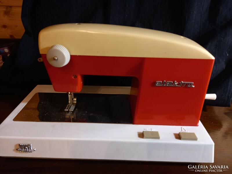 Piko toy sewing machine