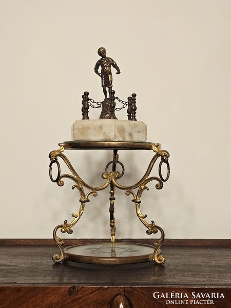Unusual small pedestal (jewish)