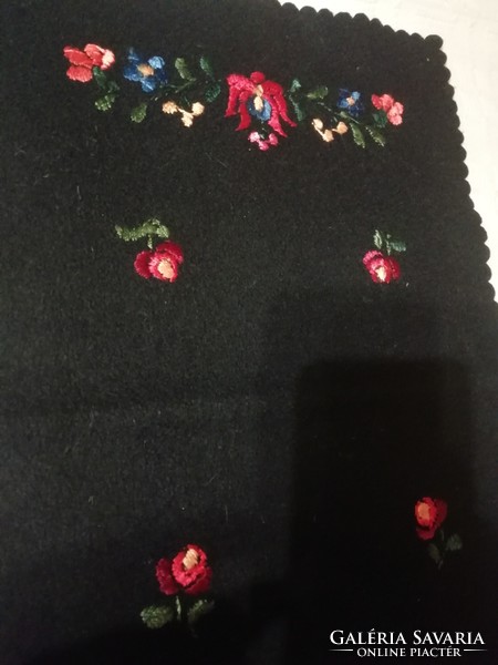 Black felt tablecloth 48 cm x 30 cm