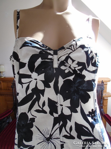 New next black and white 100% cotton cardboard summer dress.